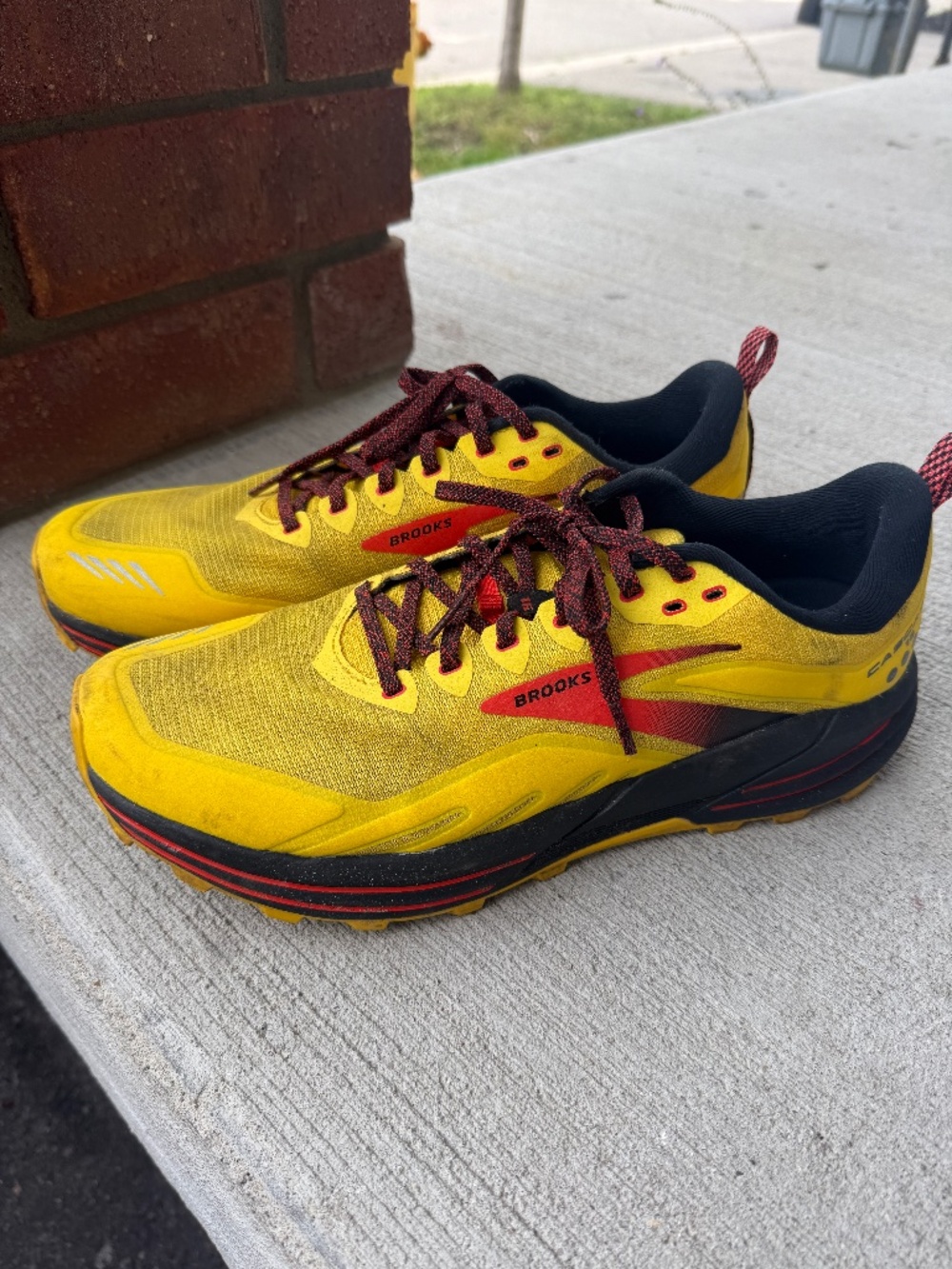 Brooks Cascadia Trail shoes Men’s 12